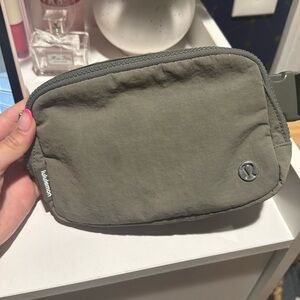 lululemon belt bag olive color